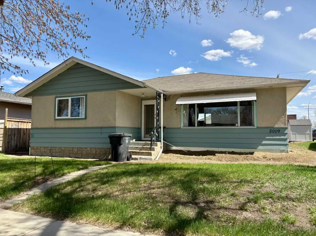 5019 51 Street Mannville AB T0B 2W0