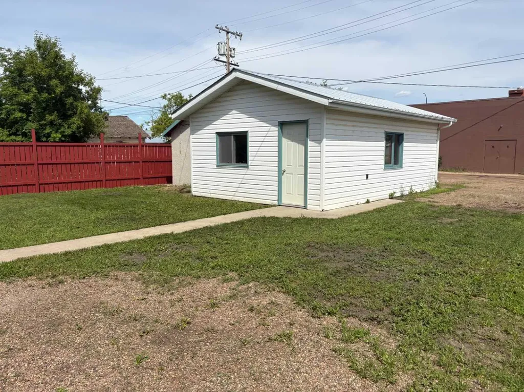 5019 51 Street Mannville AB T0B 2W0