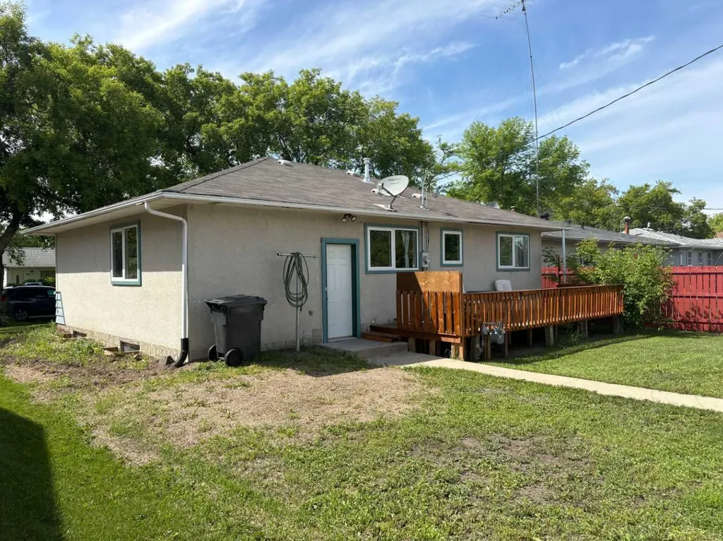5019 51 Street Mannville AB T0B 2W0