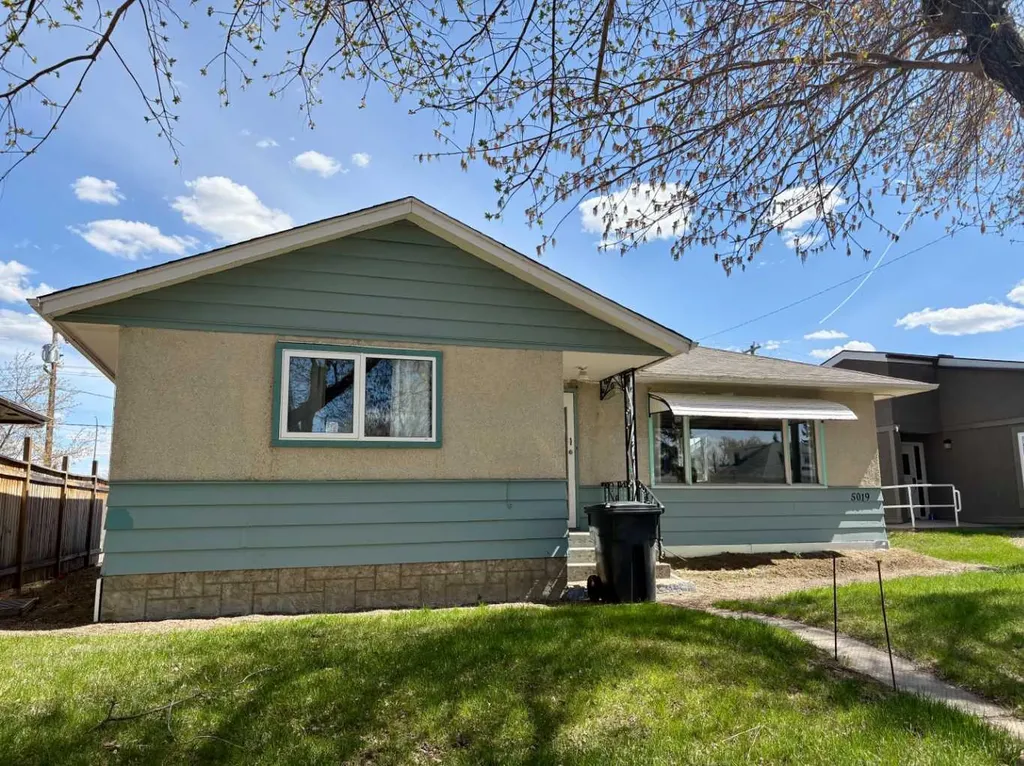5019 51 Street Mannville AB T0B 2W0