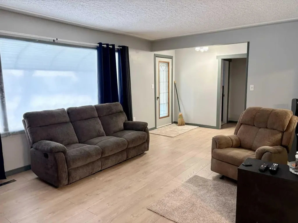5019 51 Street Mannville AB T0B 2W0