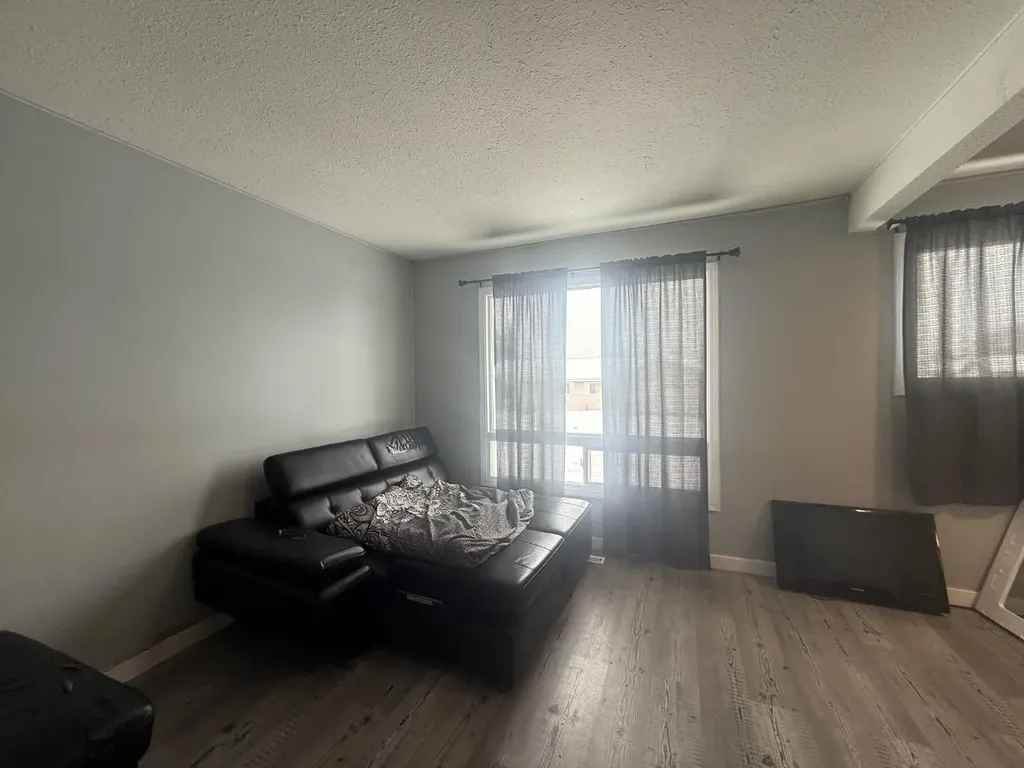 65 Atkinson Crescent Whitecourt AB T7S1C6