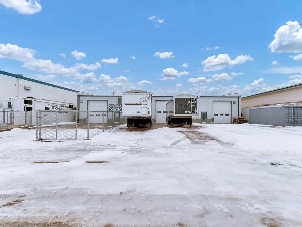 97 South West Drive SW Medicine Hat AB T1B 4J6