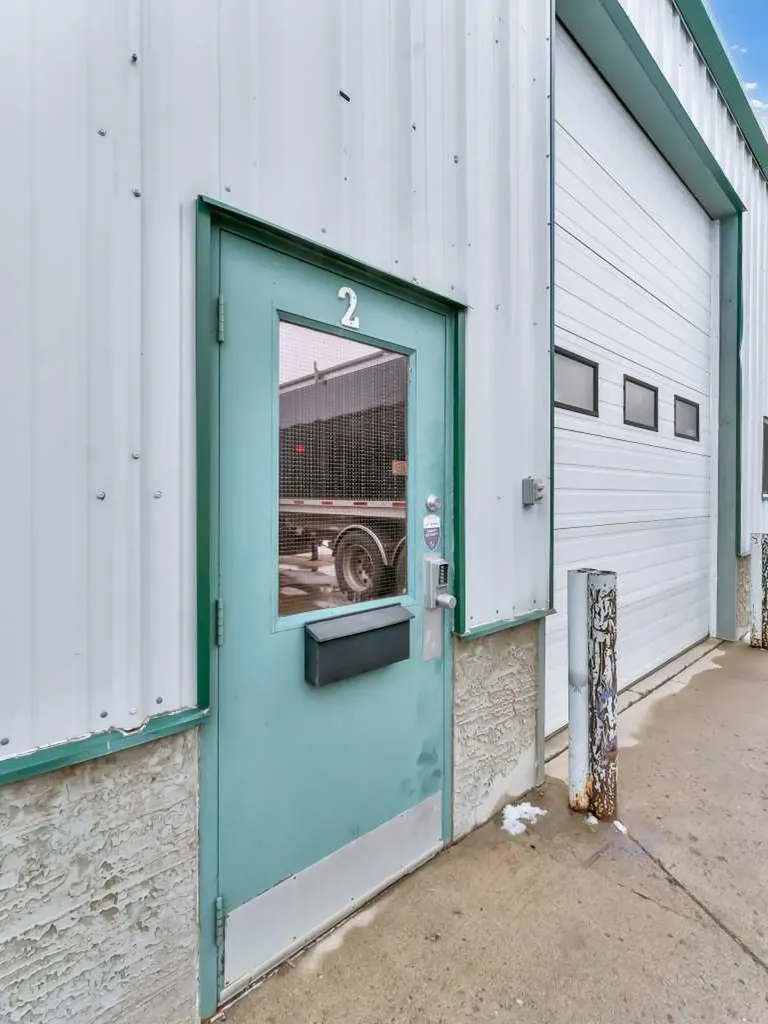 97 South West Drive SW Medicine Hat AB T1B 4J6
