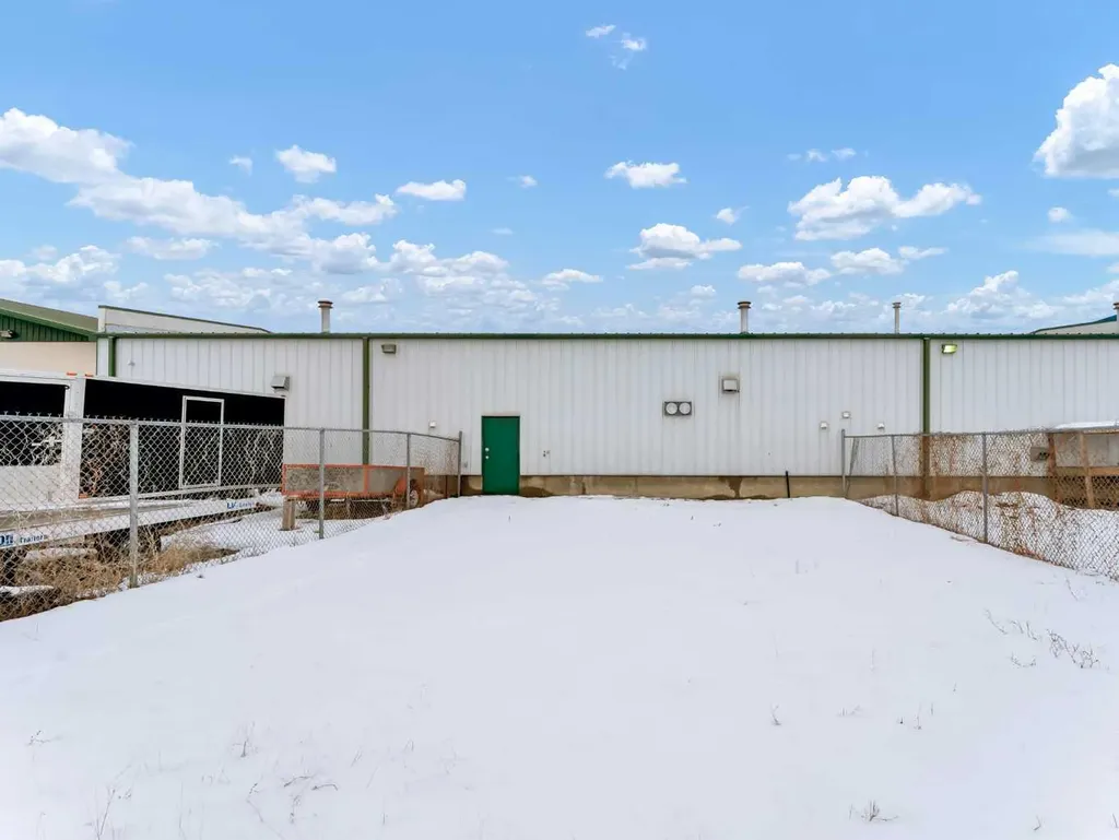 97 South West Drive SW Medicine Hat AB T1B 4J6