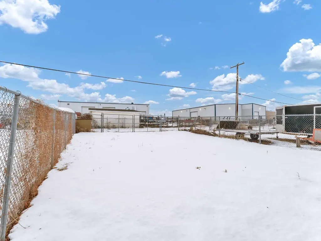 97 South West Drive SW Medicine Hat AB T1B 4J6