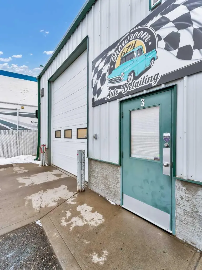 97 South West Drive SW Medicine Hat AB T1B 4J6