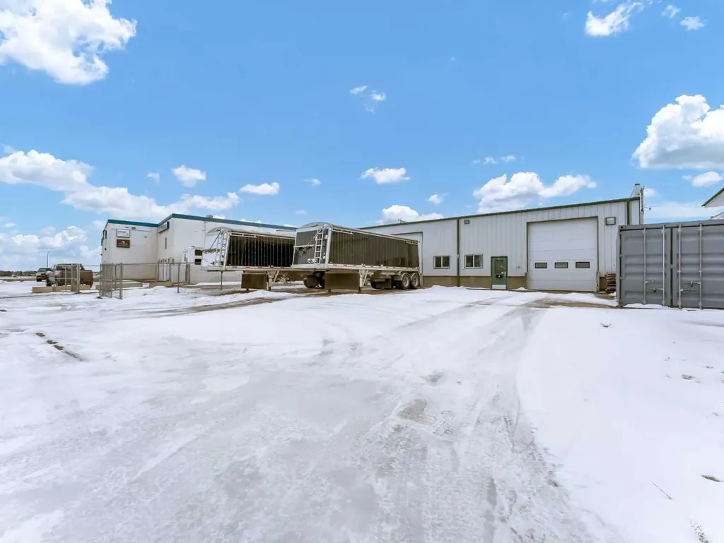 97 South West Drive SW Medicine Hat AB T1B 4J6
