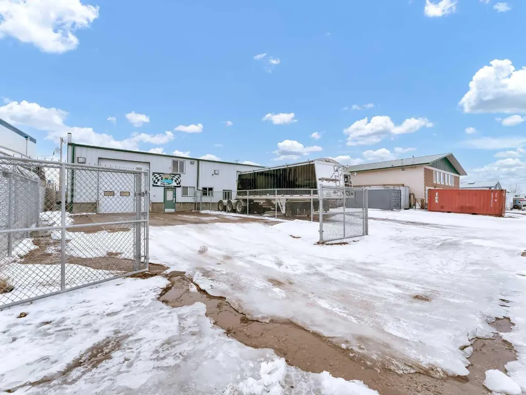 97 South West Drive SW Medicine Hat AB T1B 4J6