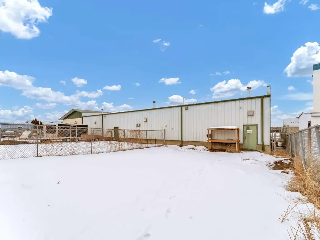 97 South West Drive SW Medicine Hat AB T1B 4J6