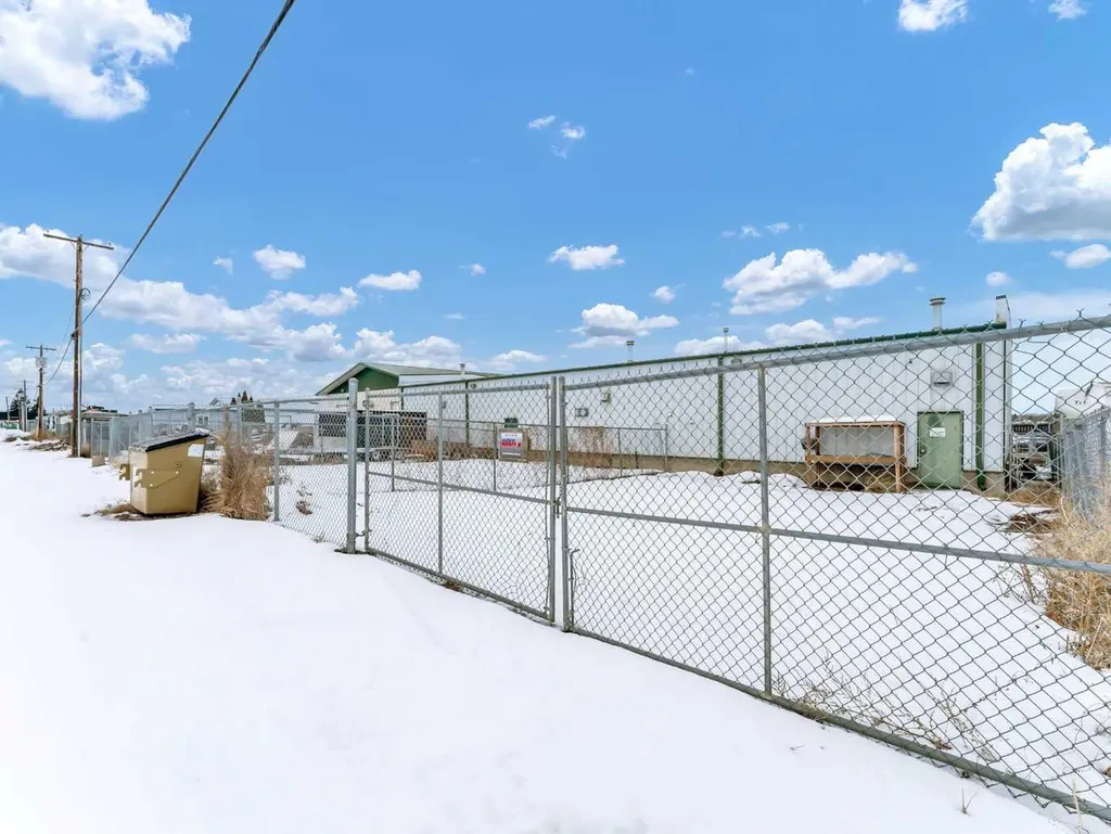 97 South West Drive SW Medicine Hat AB T1B 4J6