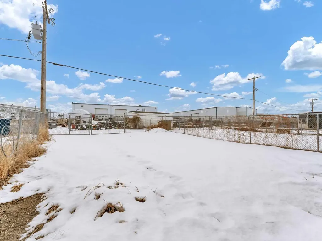97 South West Drive SW Medicine Hat AB T1B 4J6