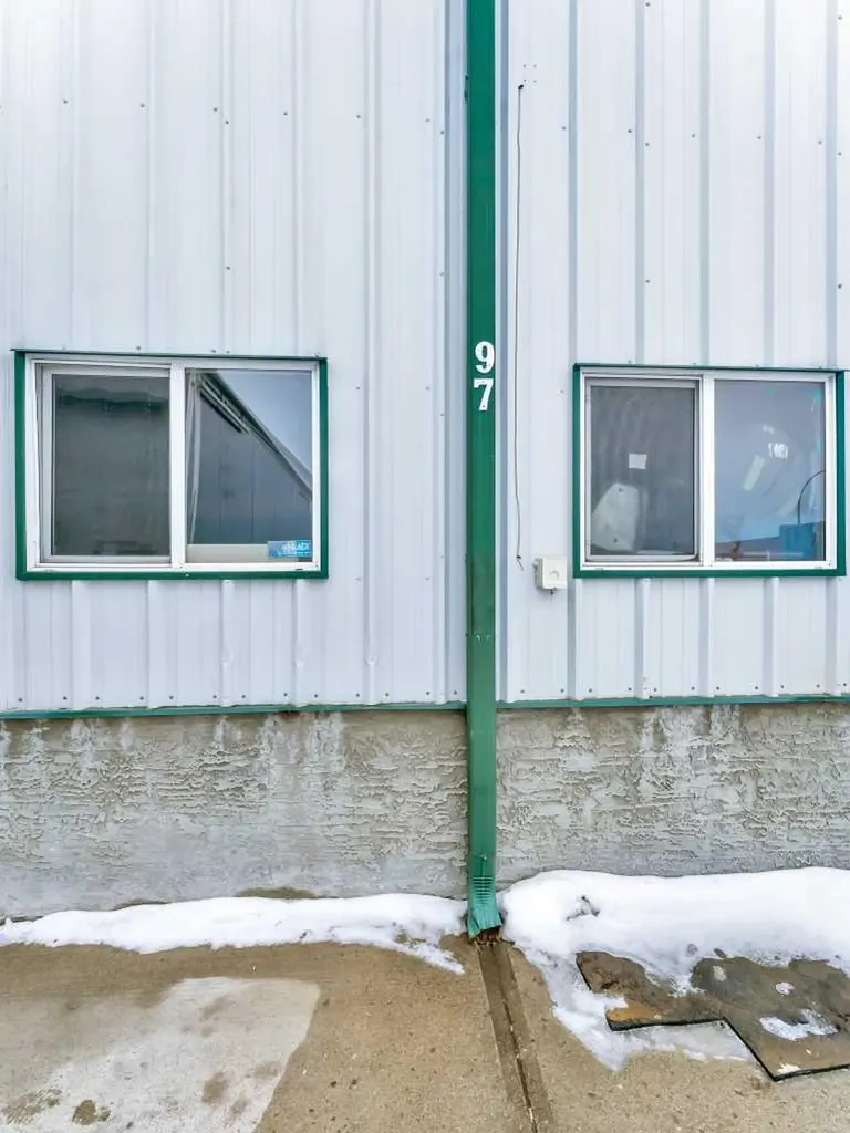97 South West Drive SW Medicine Hat AB T1B 4J6
