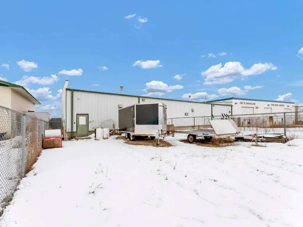 97 South West Drive SW Medicine Hat AB T1B 4J6