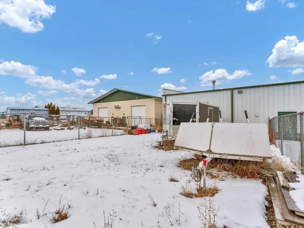 97 South West Drive SW Medicine Hat AB T1B 4J6