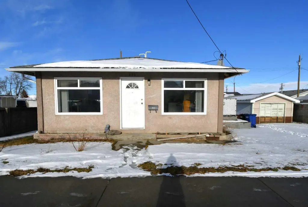 135 21 Street Fort Macleod AB T0L 0Z0