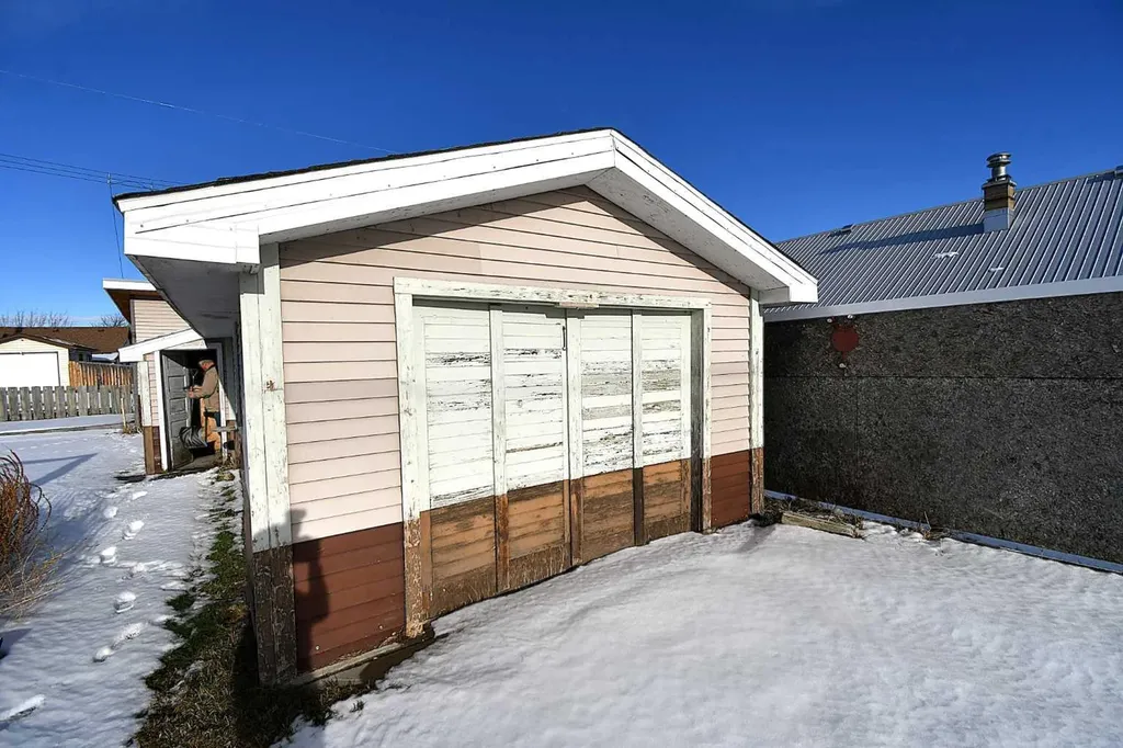 135 21 Street Fort Macleod AB T0L 0Z0