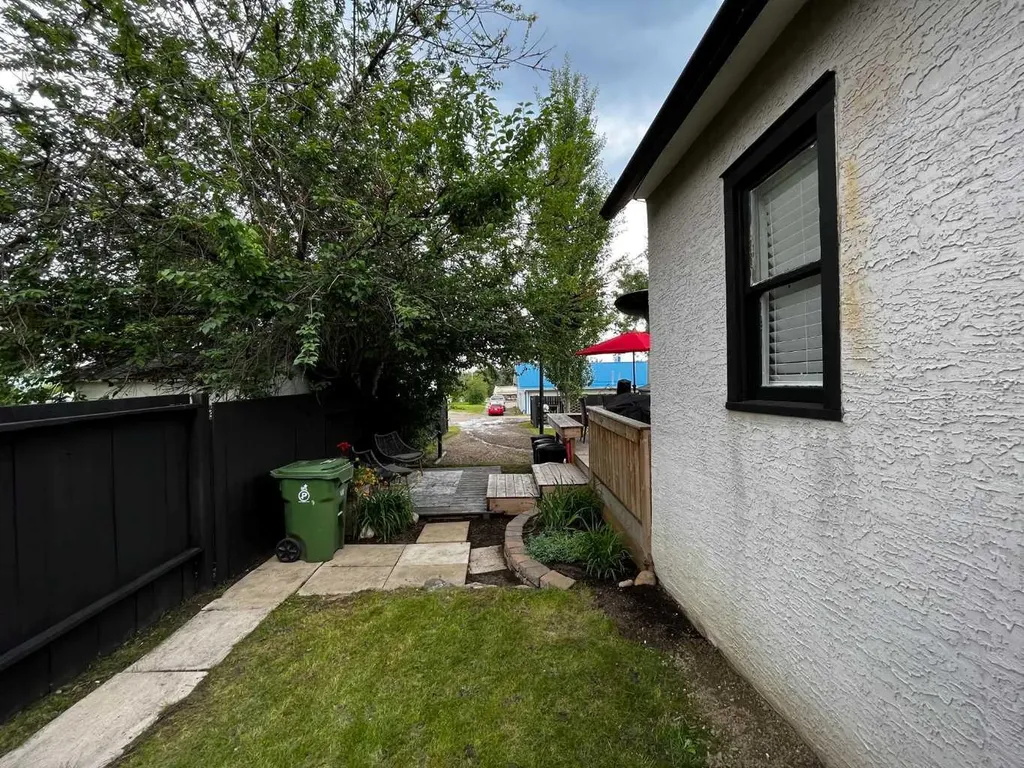 4621 5 Avenue Edson AB T7E 1C6
