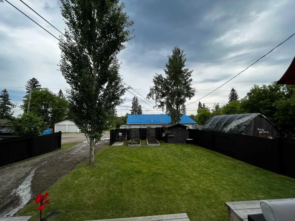 4621 5 Avenue Edson AB T7E 1C6