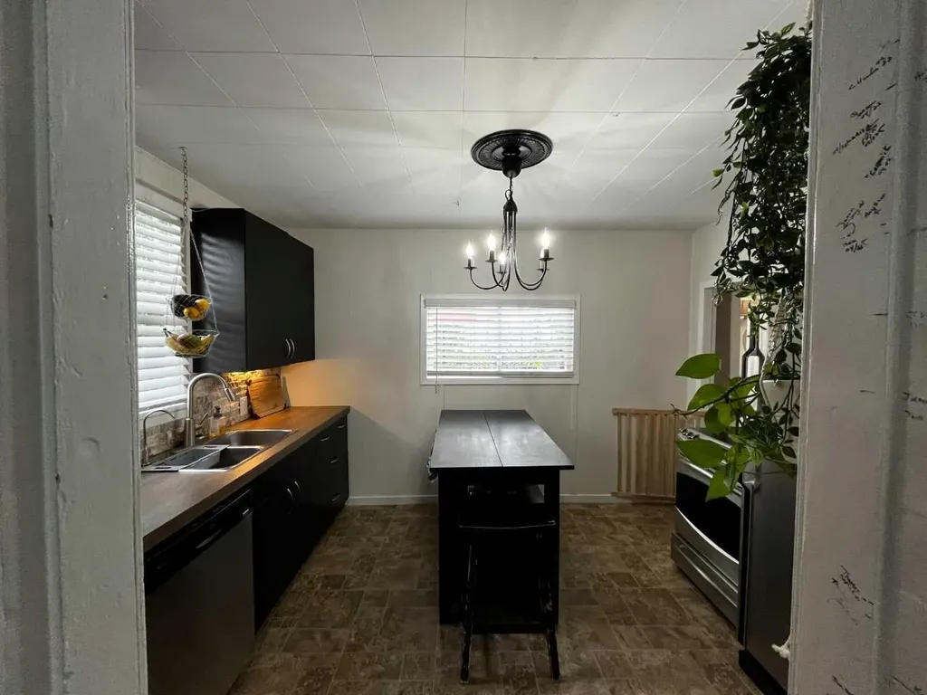 4621 5 Avenue Edson AB T7E 1C6