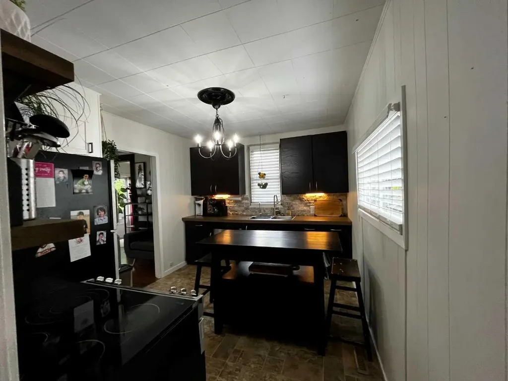 4621 5 Avenue Edson AB T7E 1C6