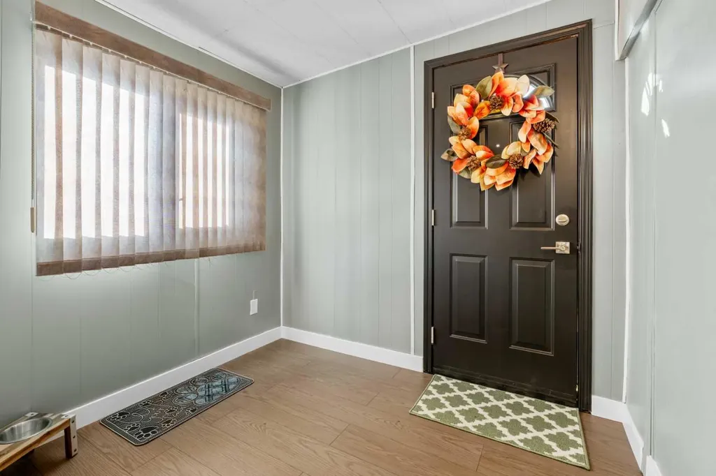3223 83 Street NW Calgary AB T3B 5N5