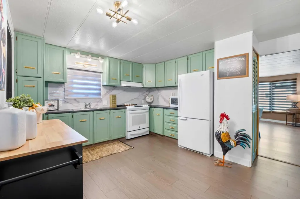 3223 83 Street NW Calgary AB T3B 5N5