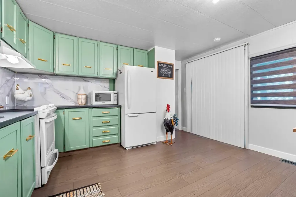 3223 83 Street NW Calgary AB T3B 5N5