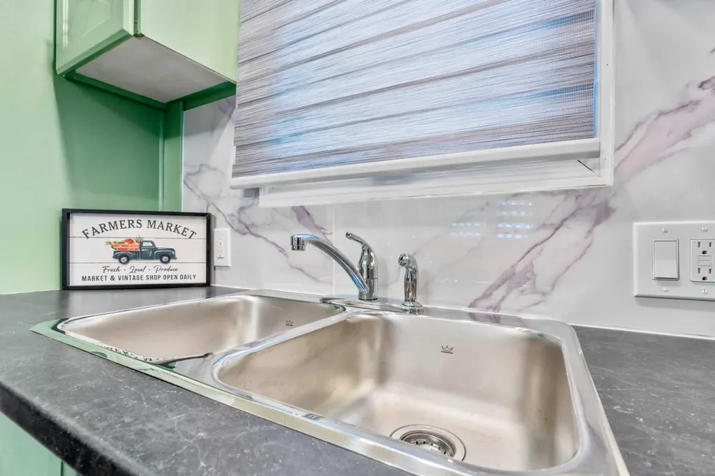 3223 83 Street NW Calgary AB T3B 5N5