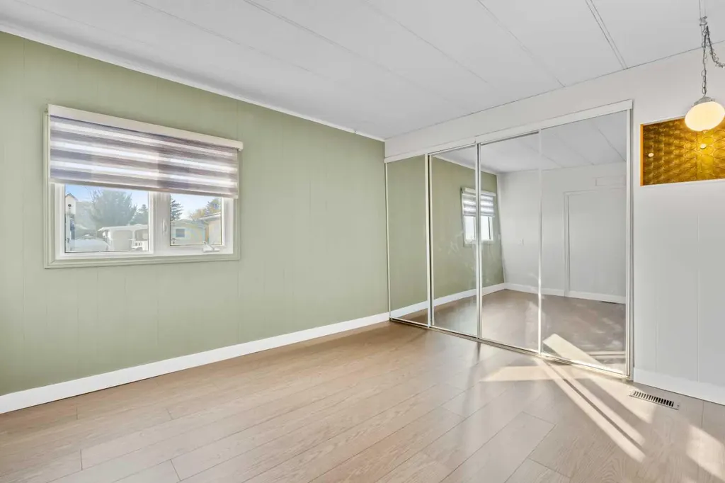 3223 83 Street NW Calgary AB T3B 5N5