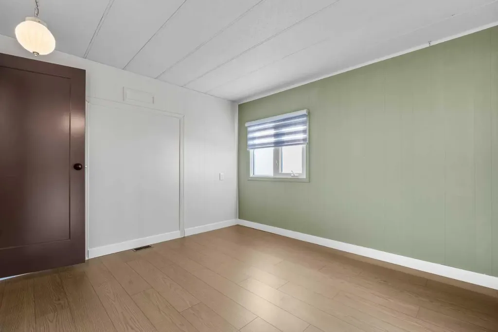 3223 83 Street NW Calgary AB T3B 5N5