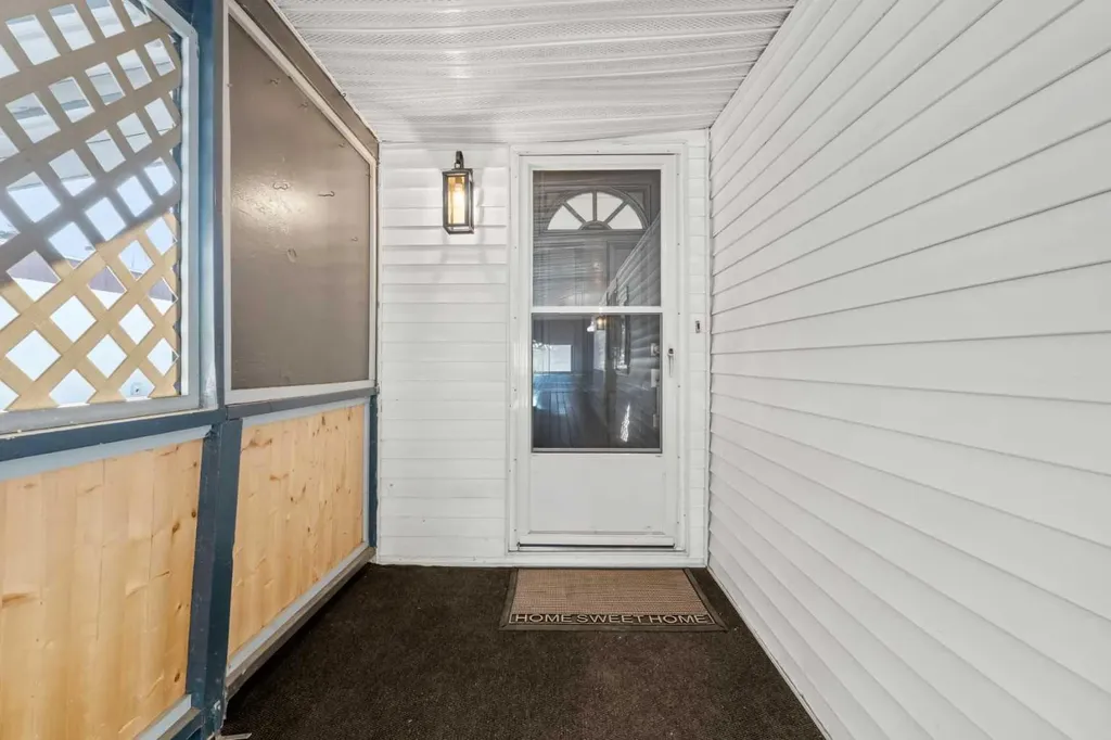 3223 83 Street NW Calgary AB T3B 5N5