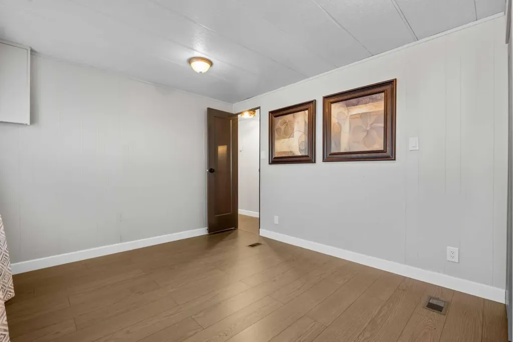 3223 83 Street NW Calgary AB T3B 5N5