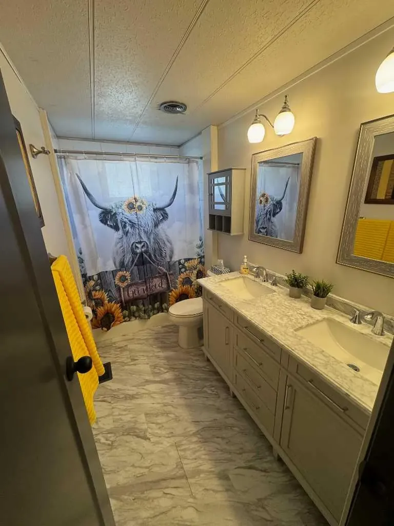 3223 83 Street NW Calgary AB T3B 5N5