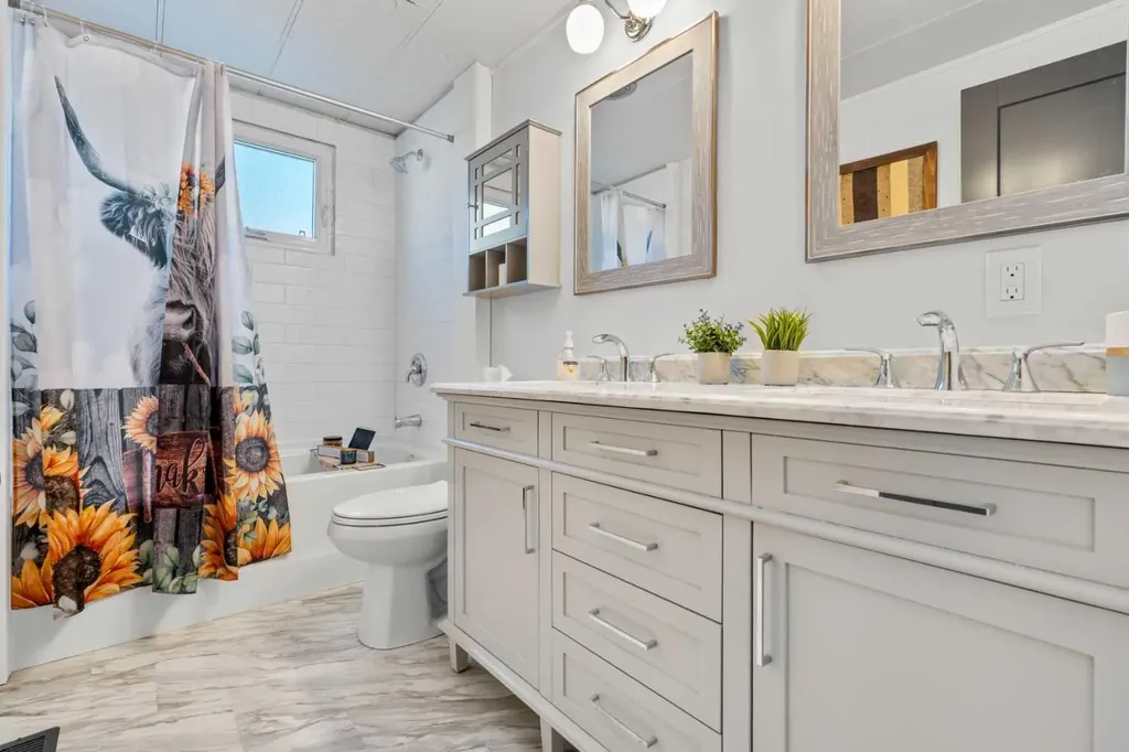 3223 83 Street NW Calgary AB T3B 5N5