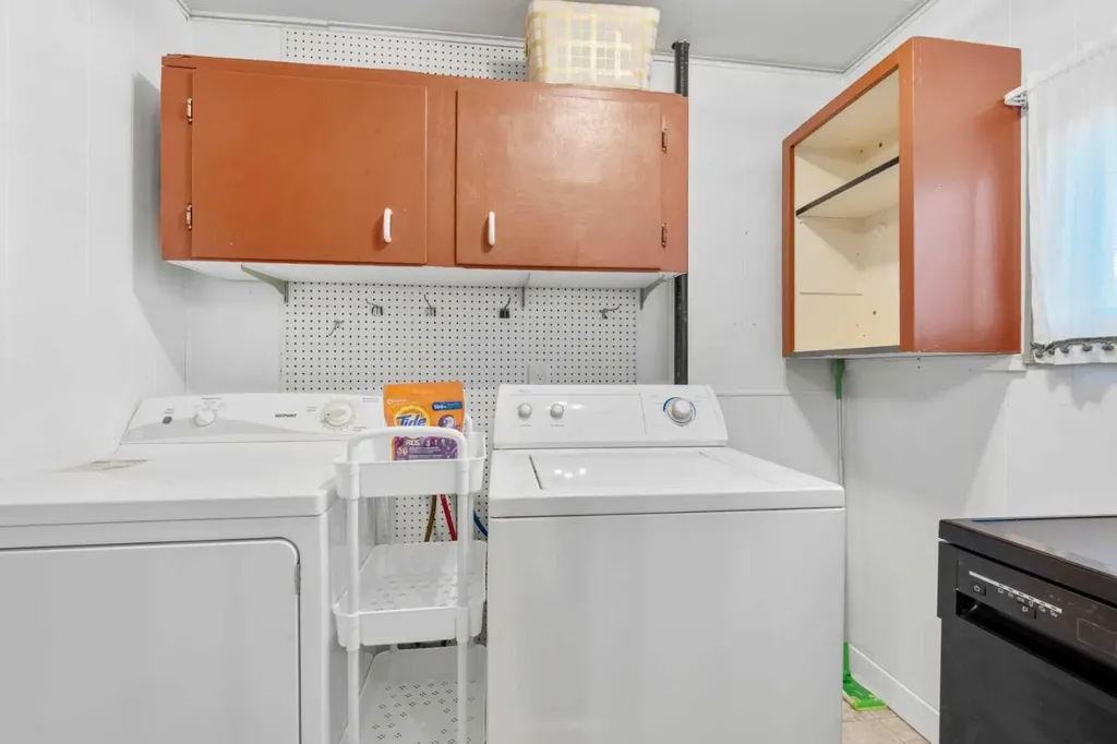 3223 83 Street NW Calgary AB T3B 5N5