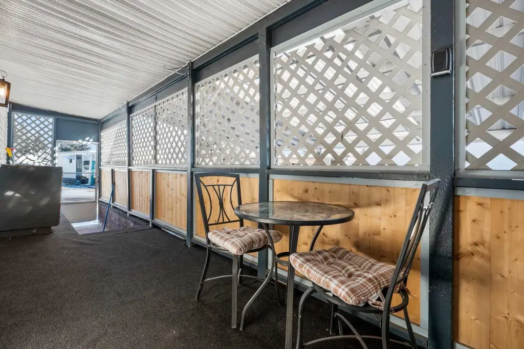 3223 83 Street NW Calgary AB T3B 5N5