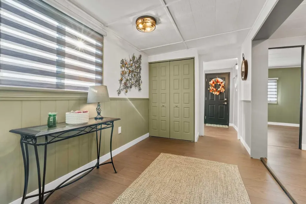 3223 83 Street NW Calgary AB T3B 5N5