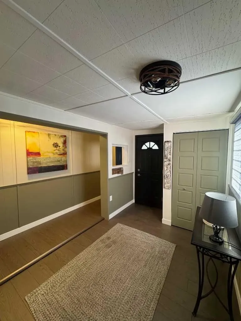 3223 83 Street NW Calgary AB T3B 5N5