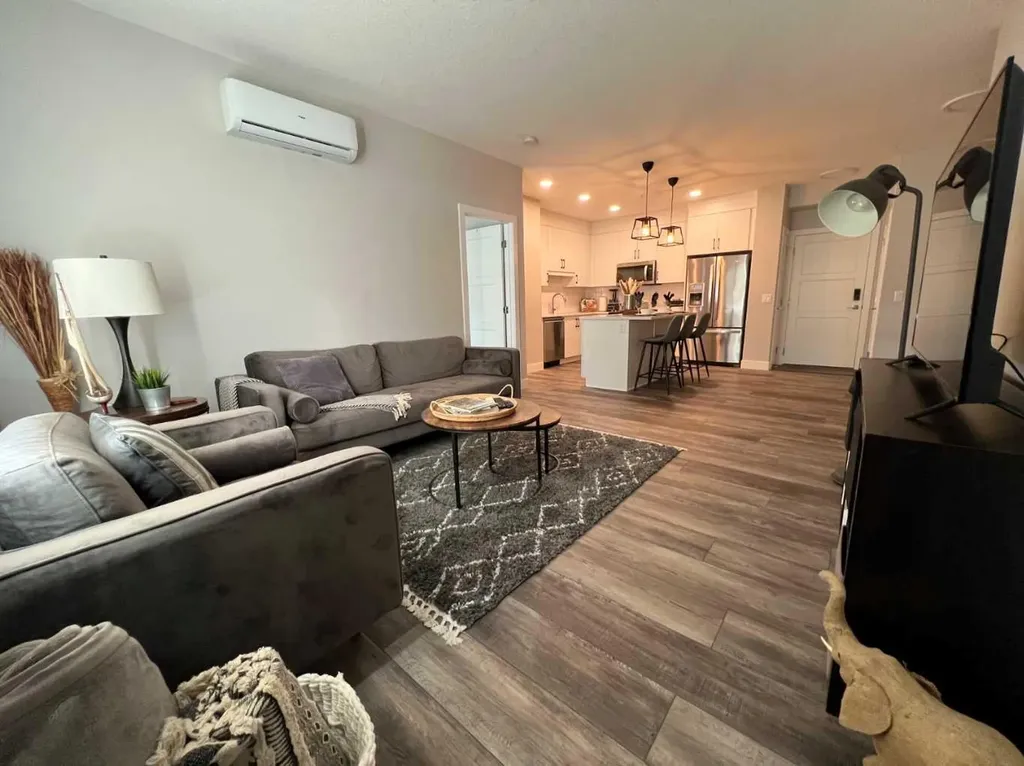 8355 19 Avenue SW Calgary AB T3H 6G3