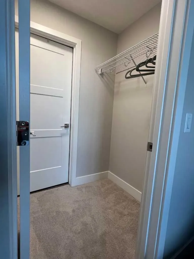 8355 19 Avenue SW Calgary AB T3H 6G3
