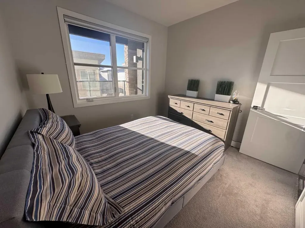 8355 19 Avenue SW Calgary AB T3H 6G3