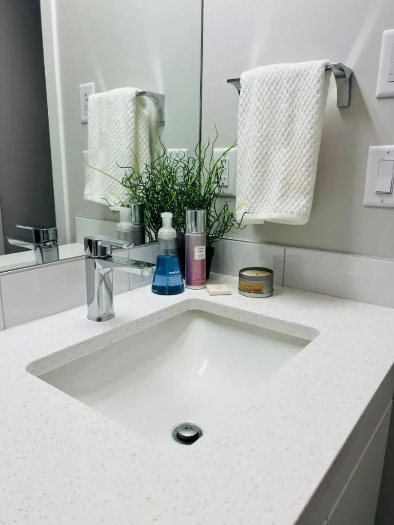 8355 19 Avenue SW Calgary AB T3H 6G3