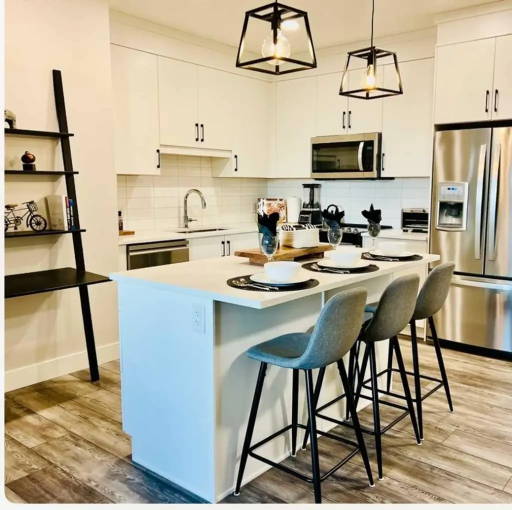 8355 19 Avenue SW Calgary AB T3H 6G3