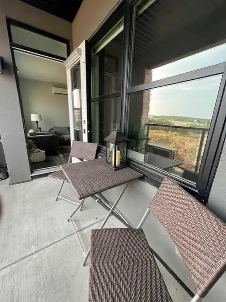 8355 19 Avenue SW Calgary AB T3H 6G3