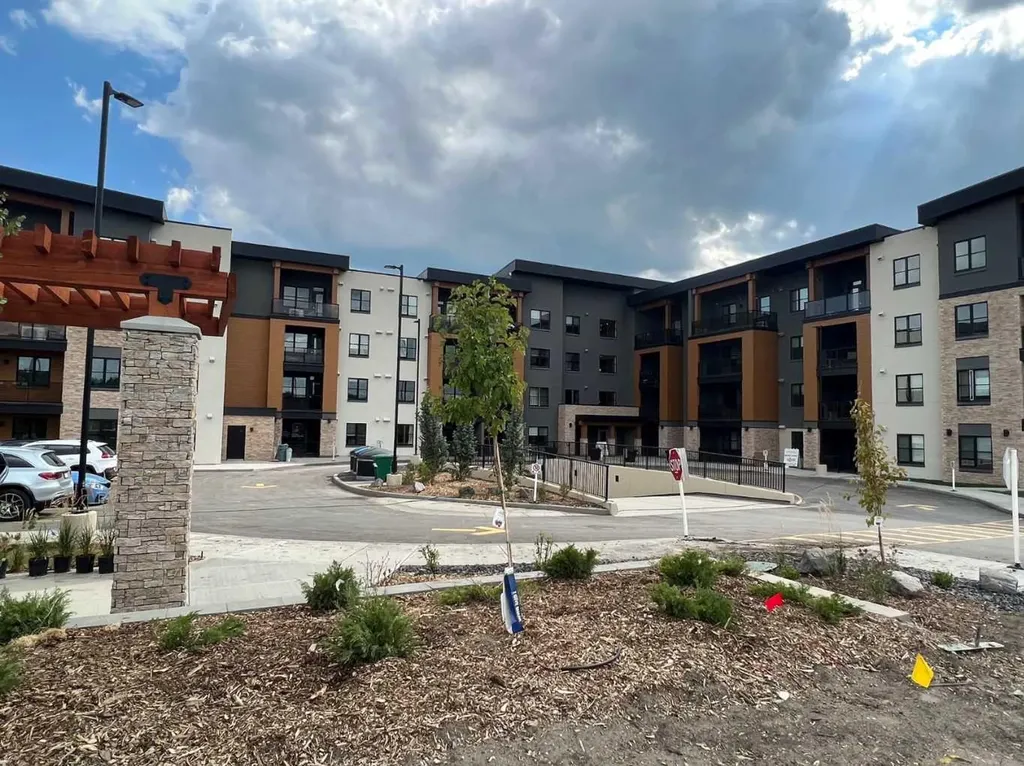 8355 19 Avenue SW Calgary AB T3H 6G3