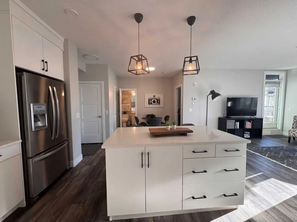 8355 19 Avenue SW Calgary AB T3H 6G3