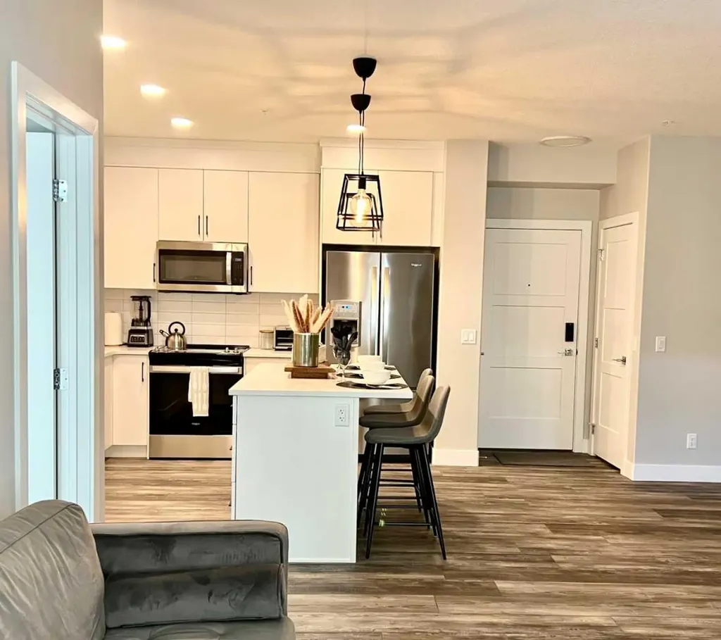 8355 19 Avenue SW Calgary AB T3H 6G3