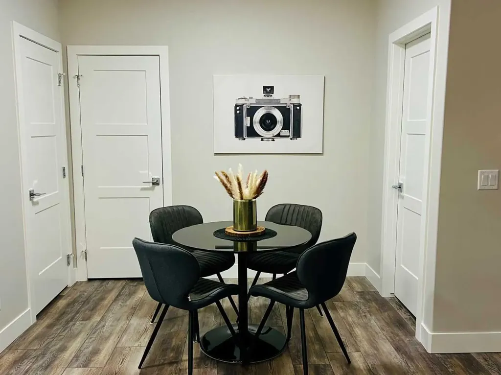 8355 19 Avenue SW Calgary AB T3H 6G3