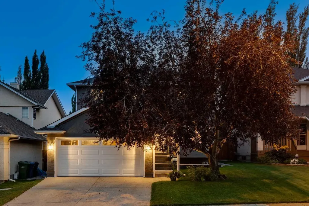 274 Mt Assiniboine Place SE Calgary AB T2Z 2N5